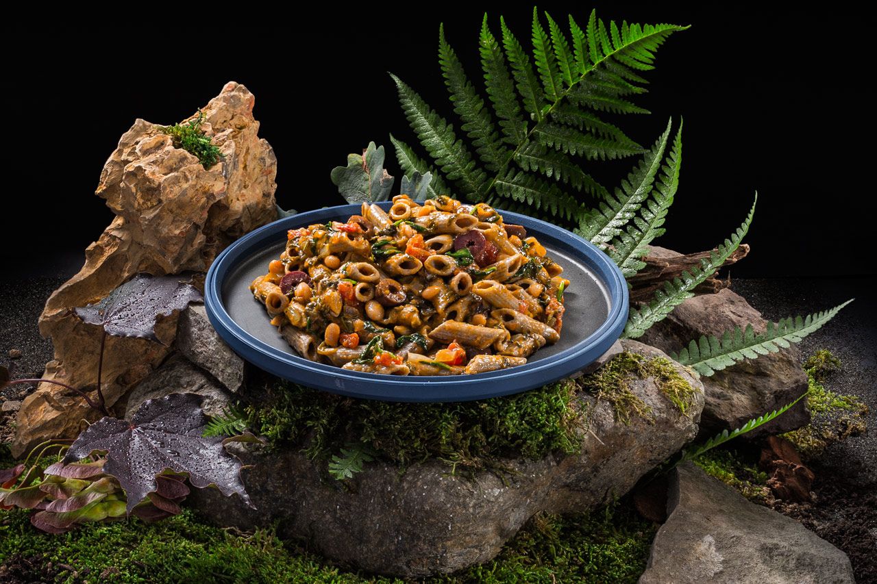 Adventure Menu cvrččí proteinové penne v omáčce s fazolemi, špenátem a olivami