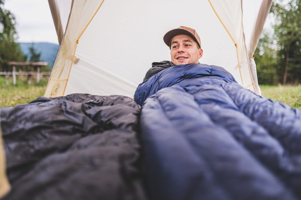 Péřový quilt spacák Enlightened Equipment.jpg