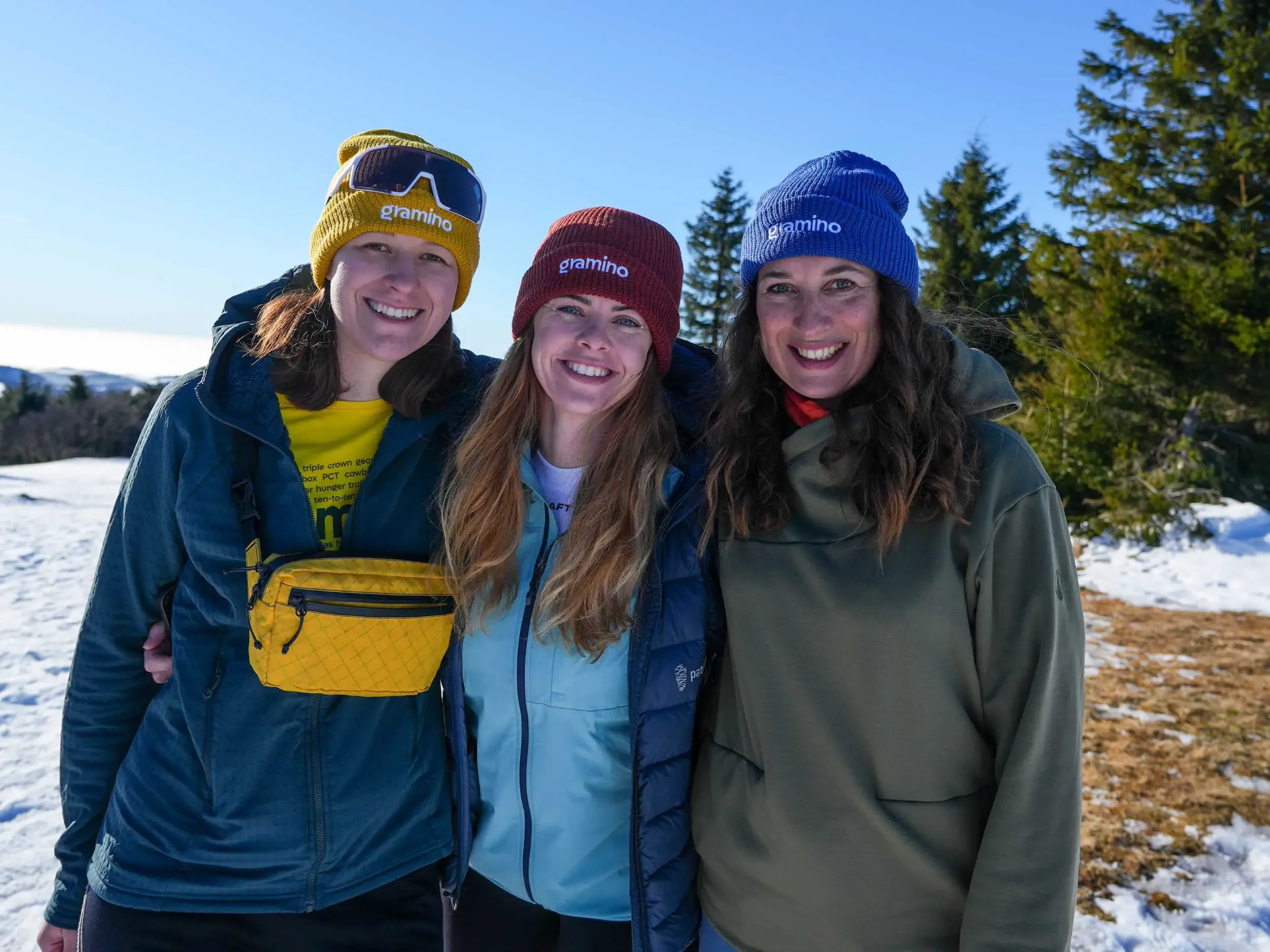 Barevné vlněné zimní čepice s logem Gramino