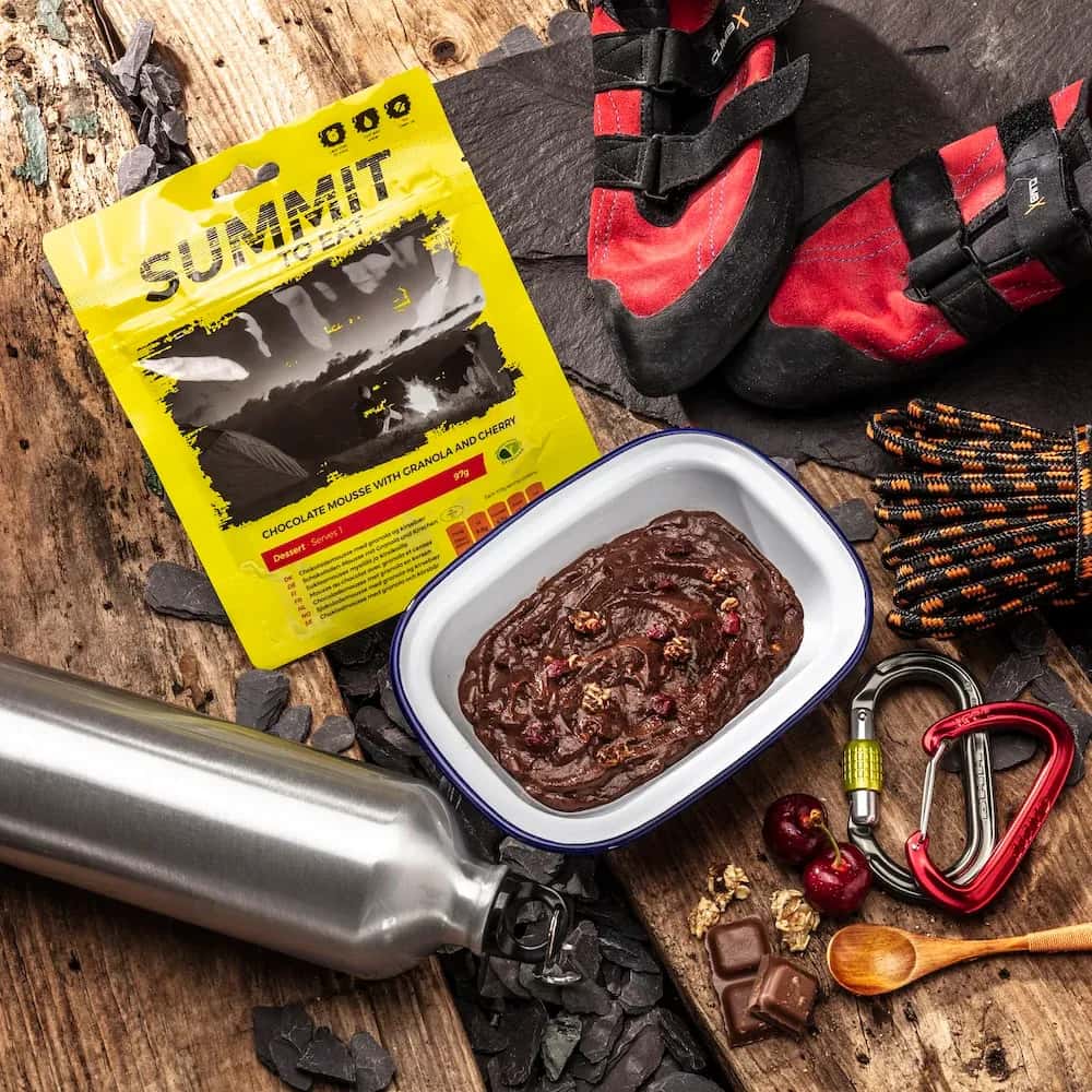 Summit To Eat Mus czekoladowy z granolą i wiśniami lifestyle