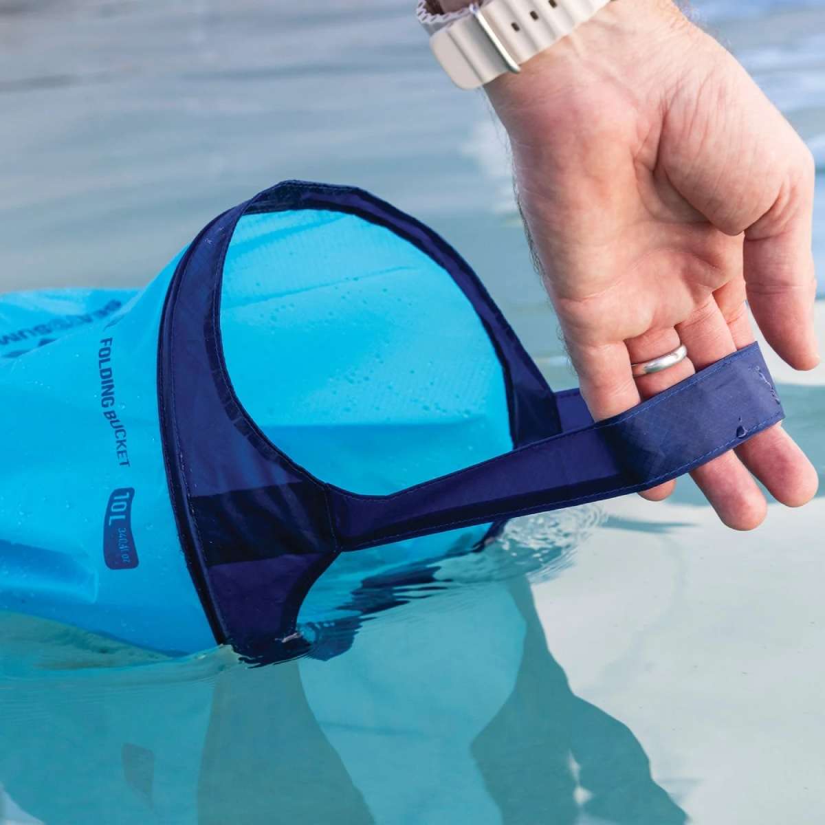 Sea To Summit Ultra-Sil Folding Bucket lifestyle